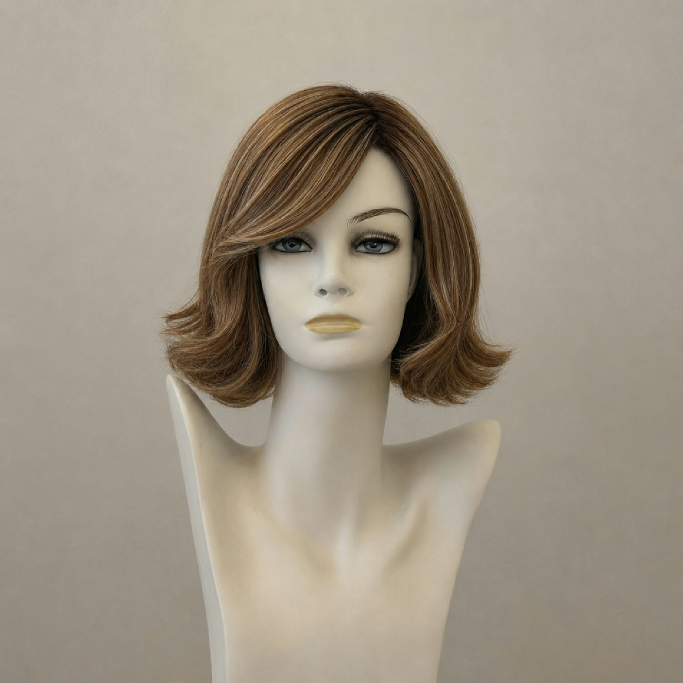 Mittellange Perücke Affair Lace Part, braun mit cremefarbenen Highlights
