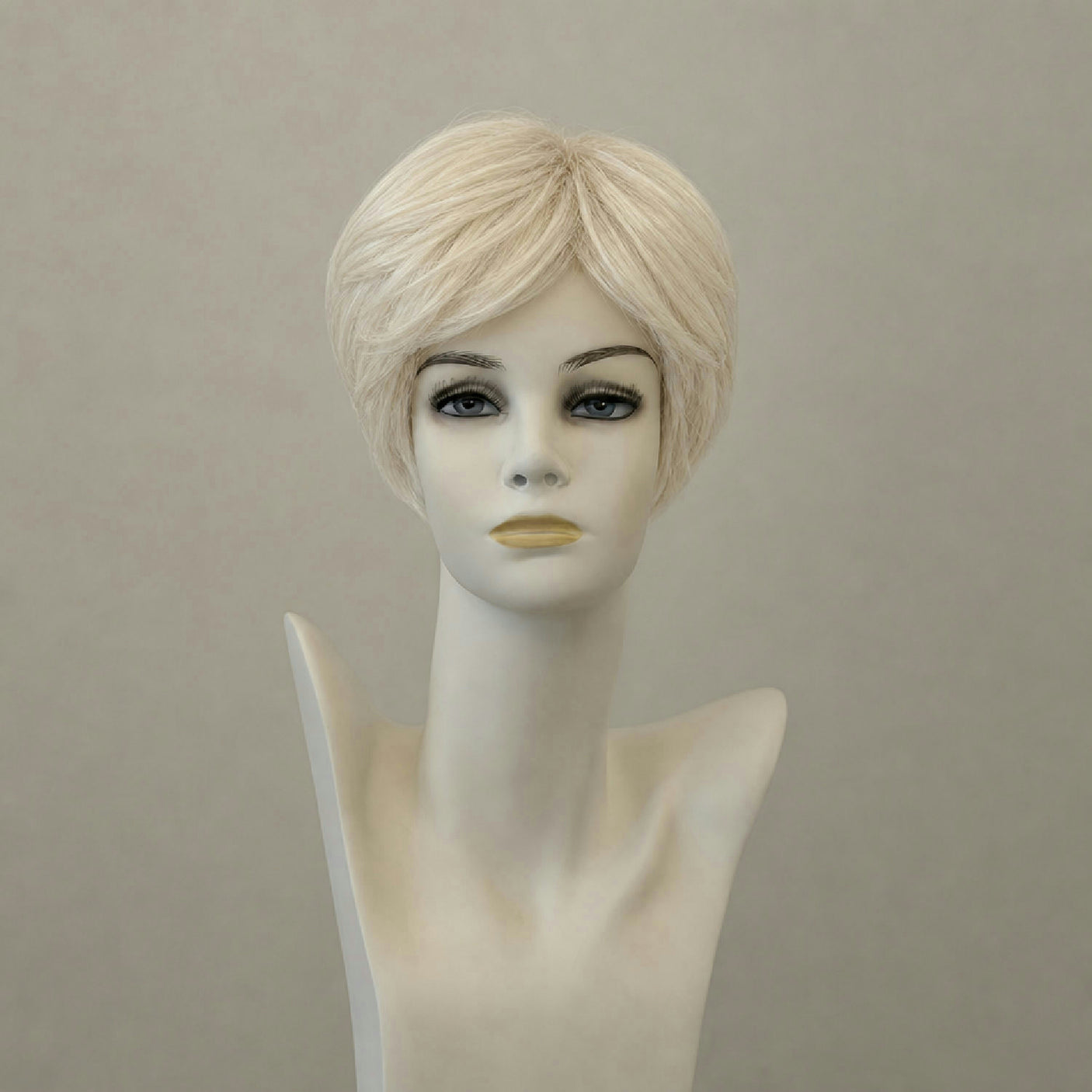 Perücke mit langen, hellblonden Wellen im Ombré-Look