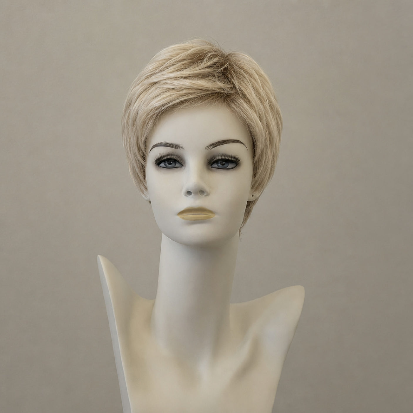 Schwedenblond-Mix Perücke Ava Mono SF+ kurz und gestuft