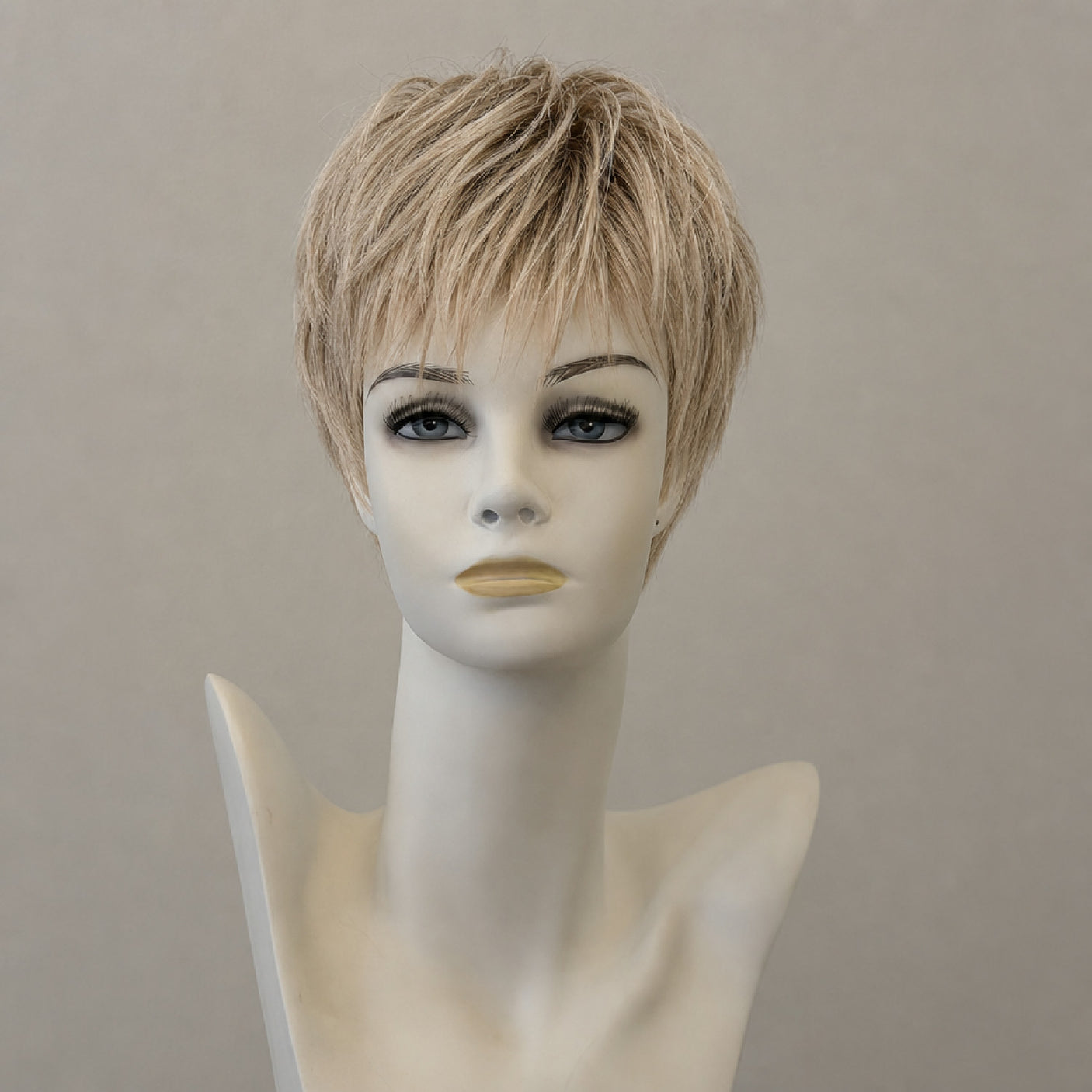 Sandyblonde Rooted Perücke im Beat-Stil