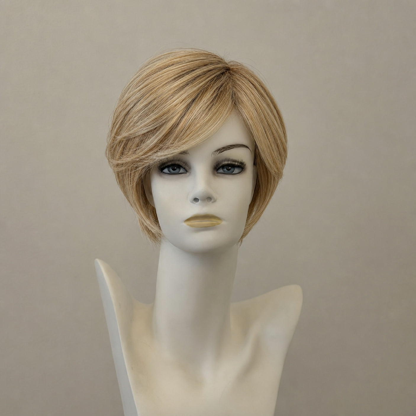 Blonde schulterlange Perücke mit Wellen und seitlichem Scheitel