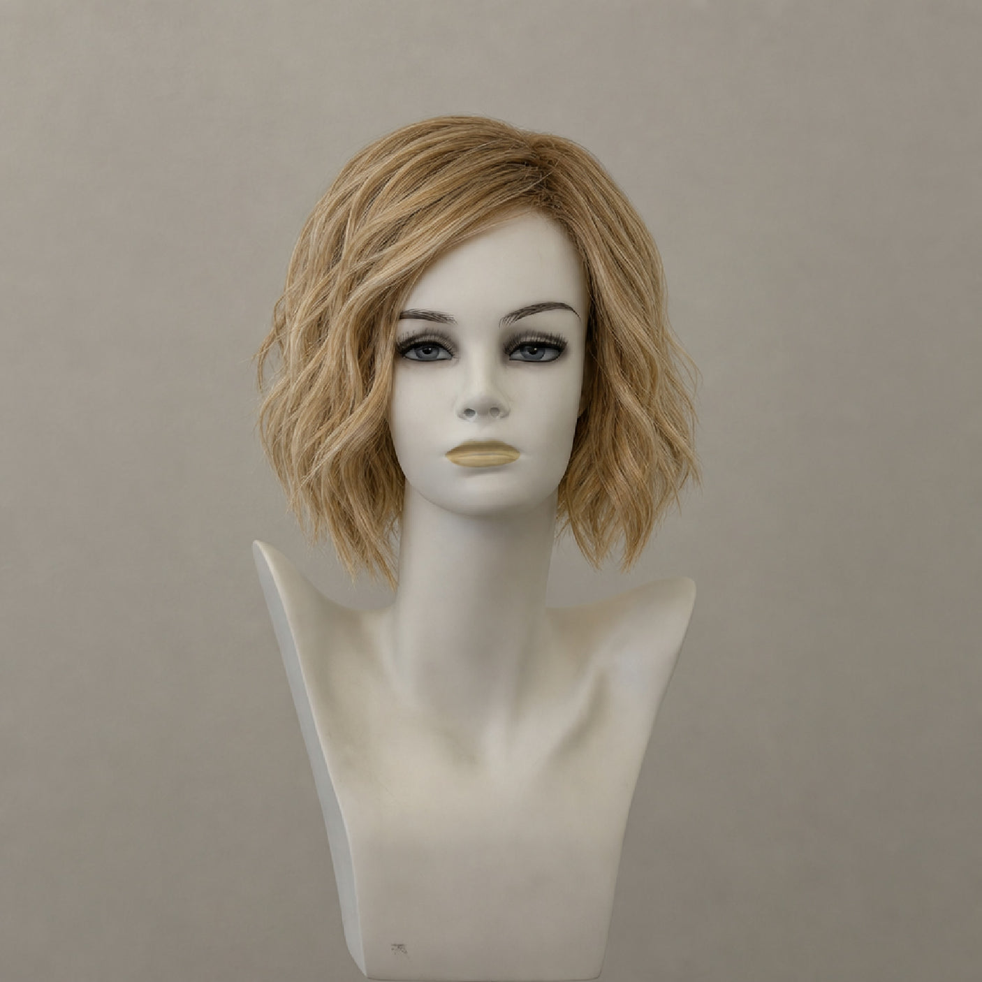 Kurze blonde Perücke Carlotta SF mit Honig-Highlights