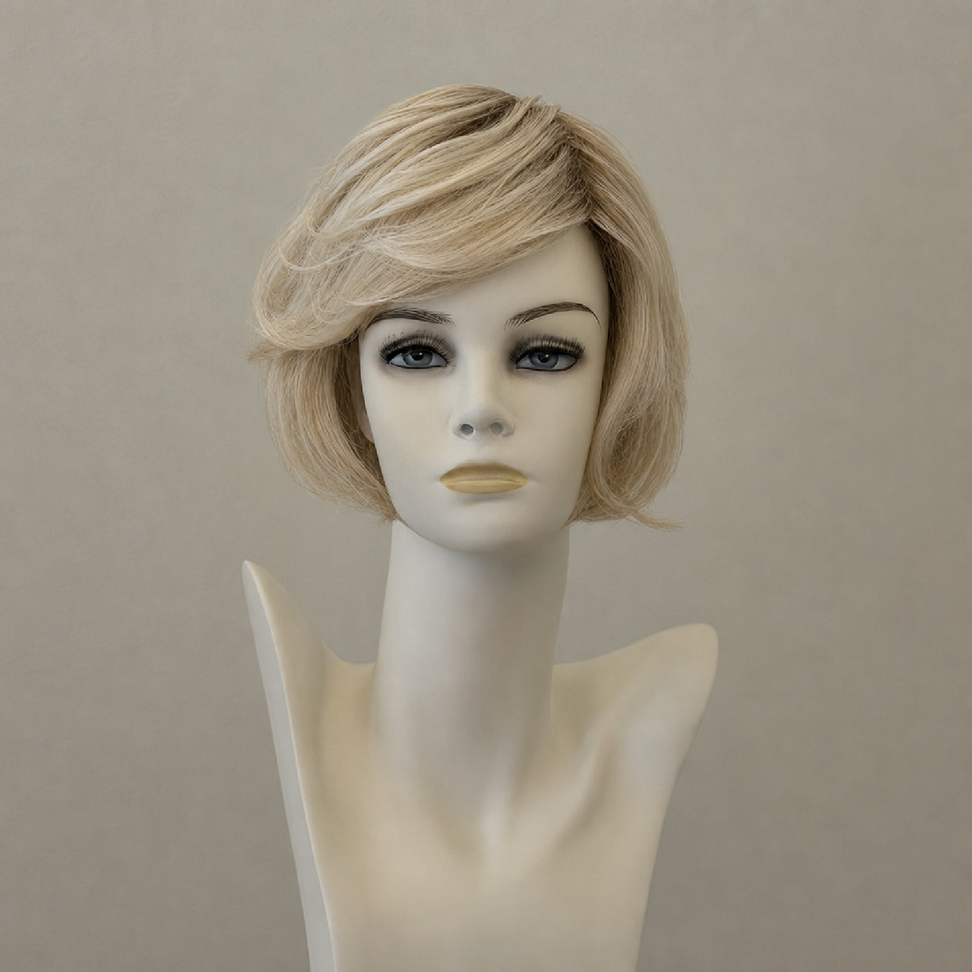 Perücke Catwalk Deluxe Super, dunkelgrau, mittellang, gestuft</text>