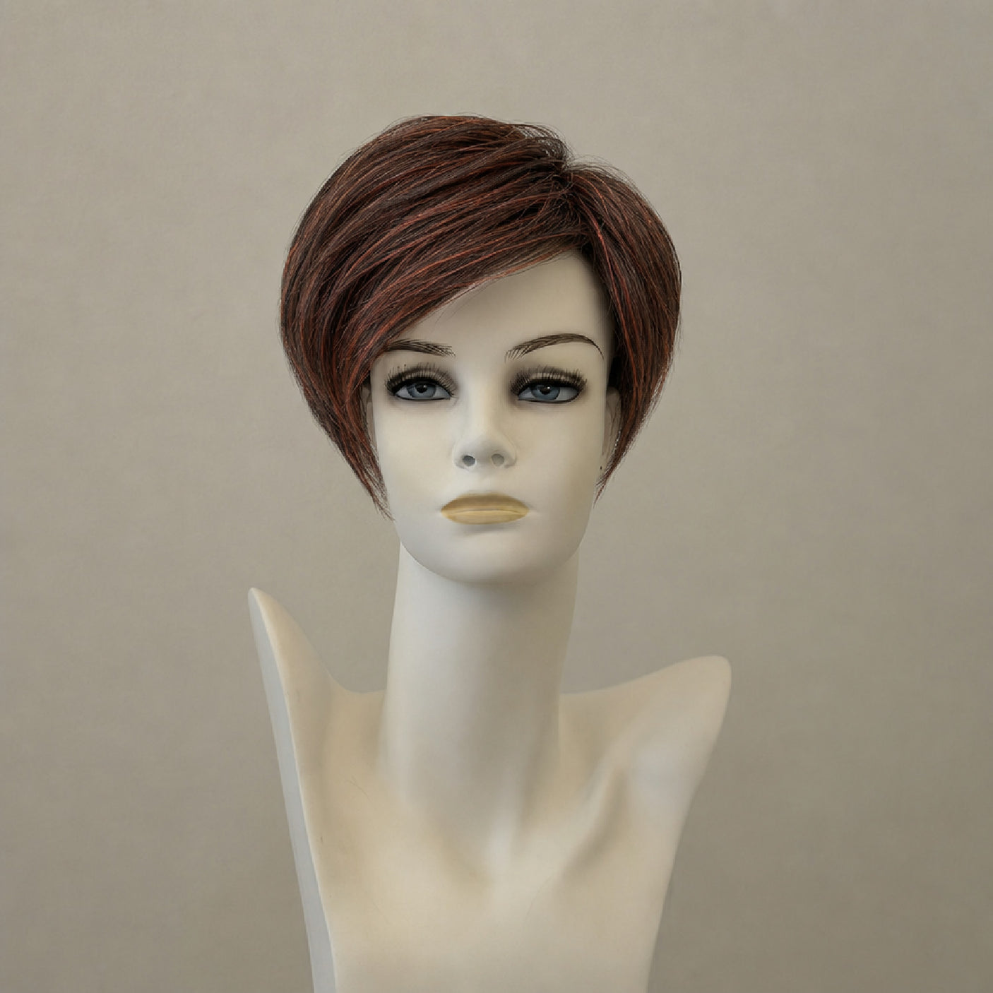C.O.L. Aubergine Perücke, halblang, seitlicher Scheitel, Monofilament, Lace Front