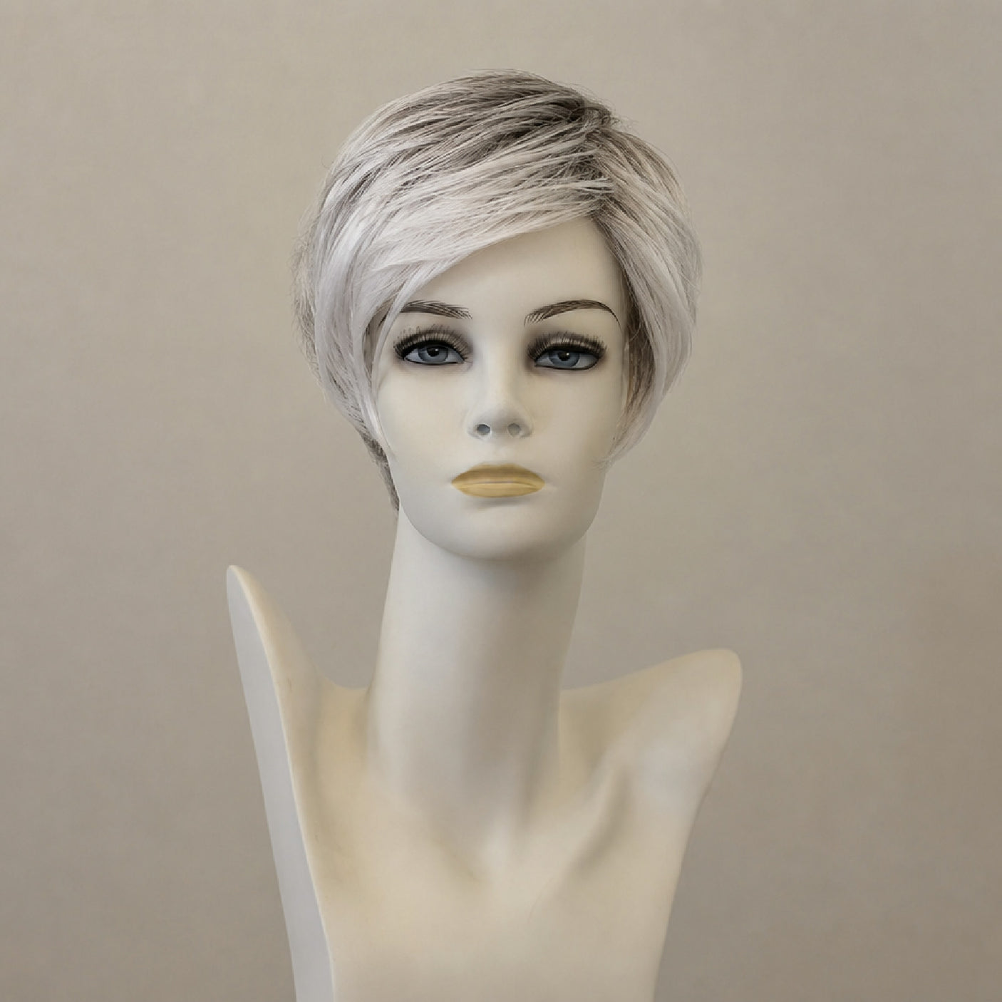 Cremeweiße Perücke mit dunklem Ansatz und Lace Front