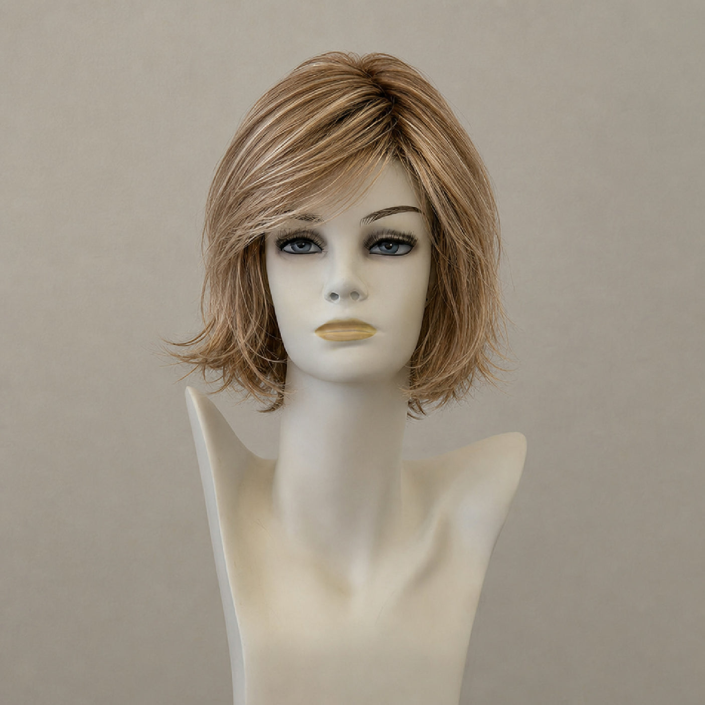 Kurze braune Perücke Page Hair 3 in Toffee Brown mit Highlights