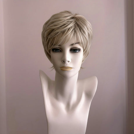 Kurze blonde Perücke mit Highlights, mittellang, leicht gewellt