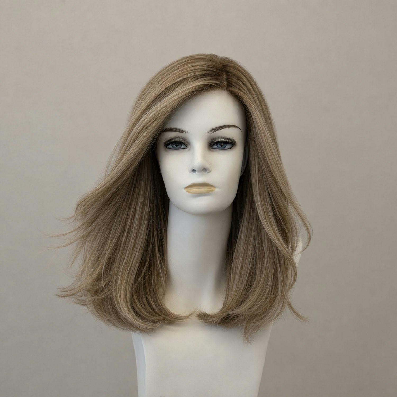 Kurze dunkelbraune Perücke mit Wurzelansatz, mittellang, natürlicher Look