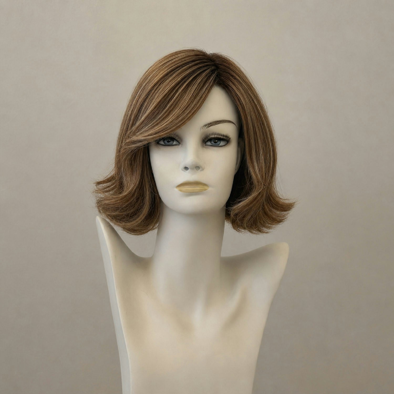 Mittellange Perücke Affair Lace Part, braun mit cremefarbenen Highlights