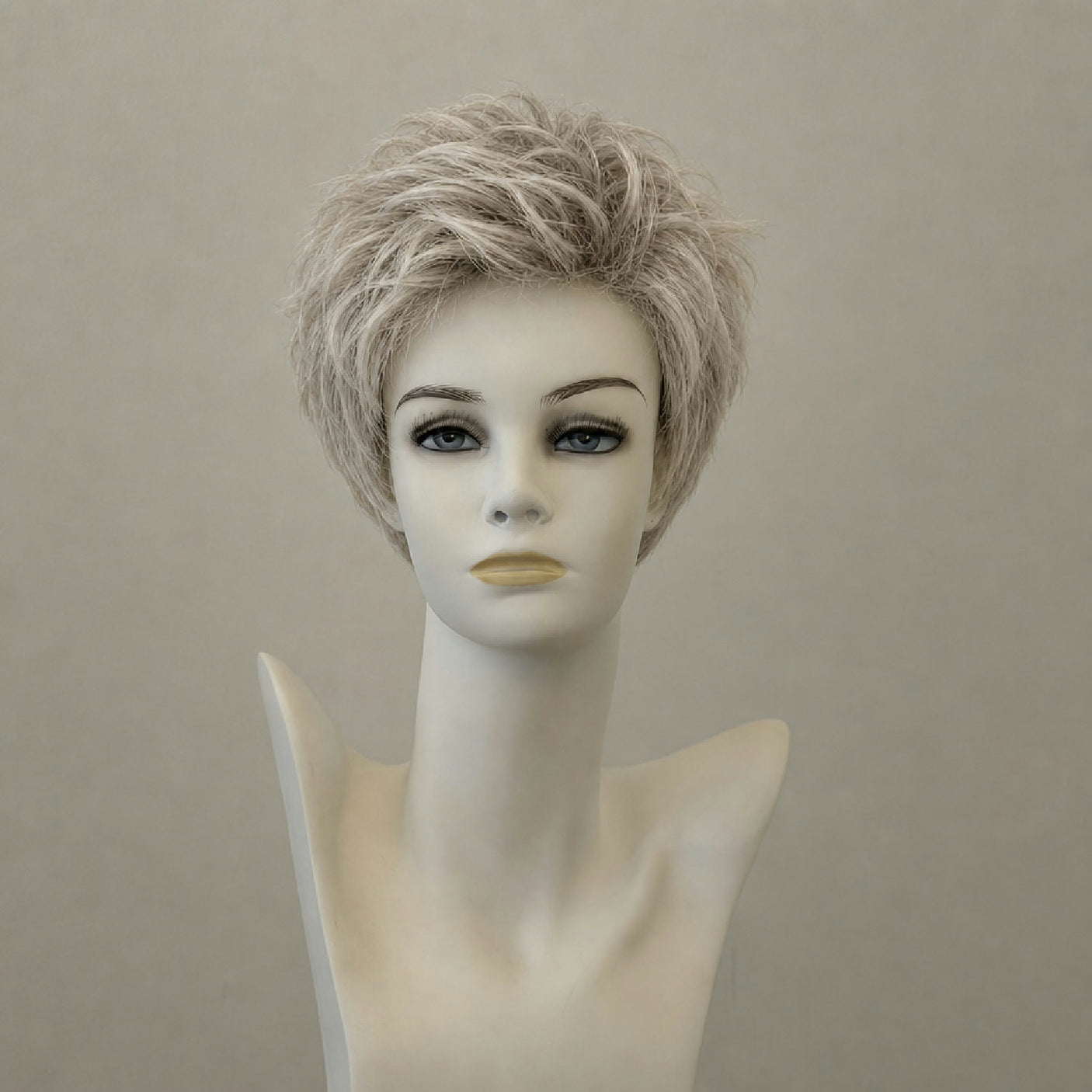 Kurze blonde Damenperücke Alba Comfort im Snow-Mix-Look