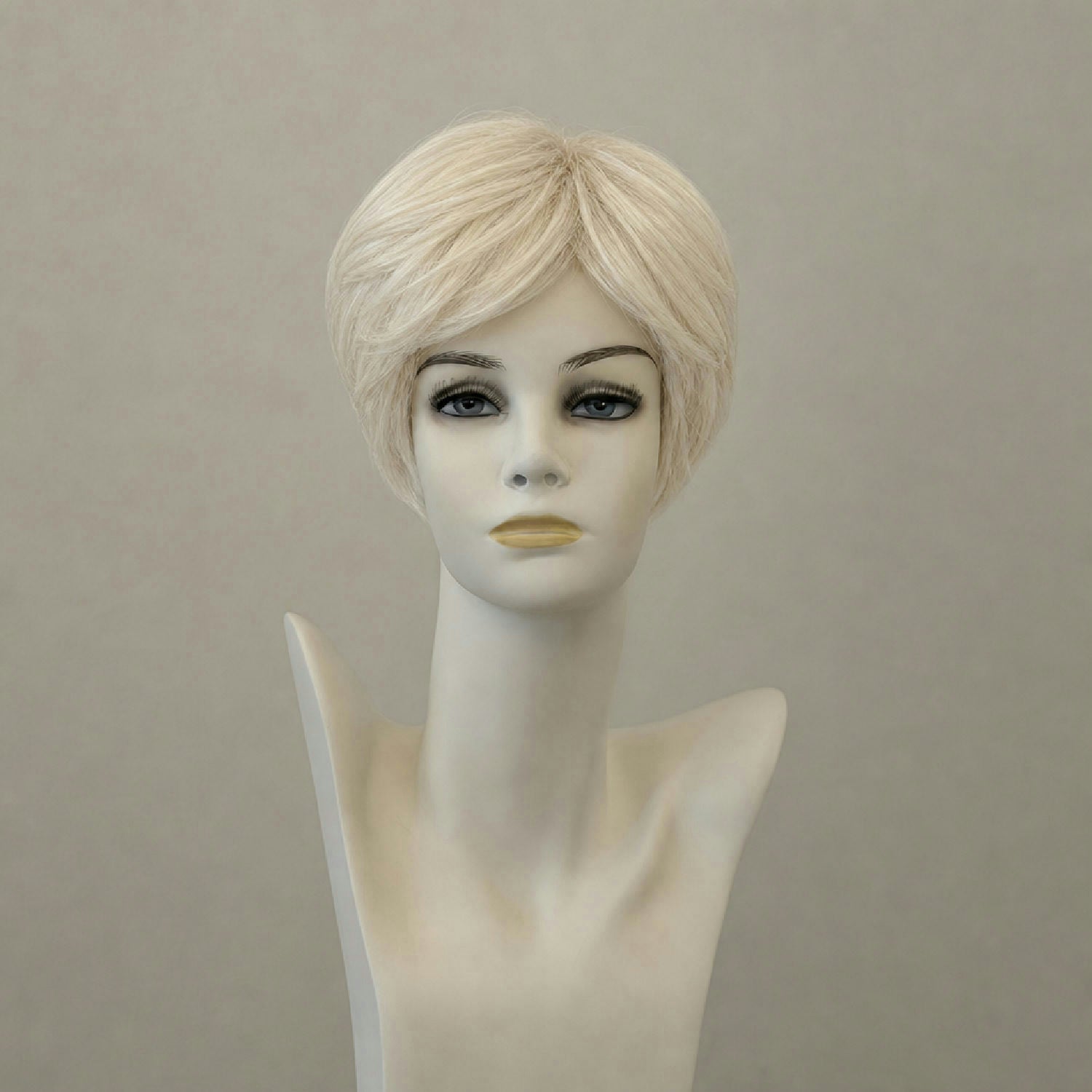 Perücke mit langen, hellblonden Wellen im Ombré-Look
