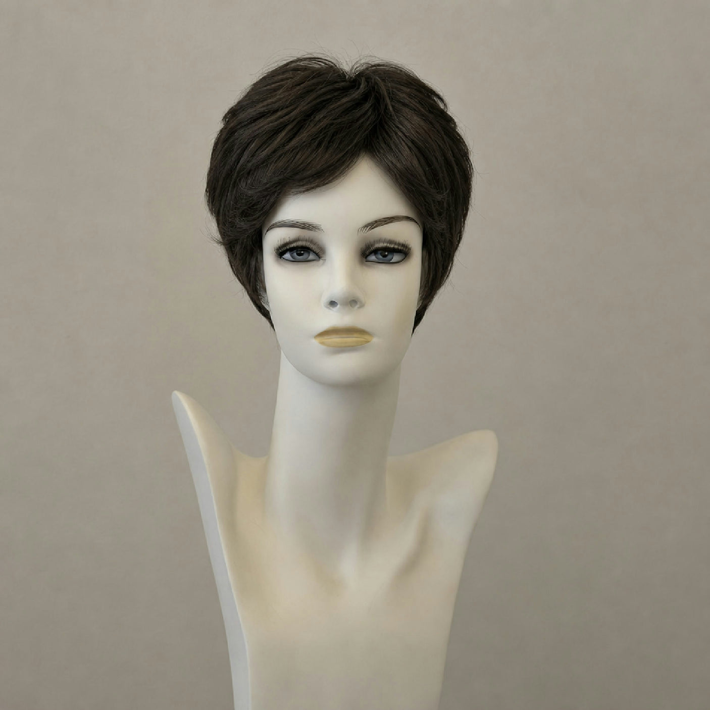Kurze, gestufte Perücke Alexa Mono Lace 1B, schwarzbraun