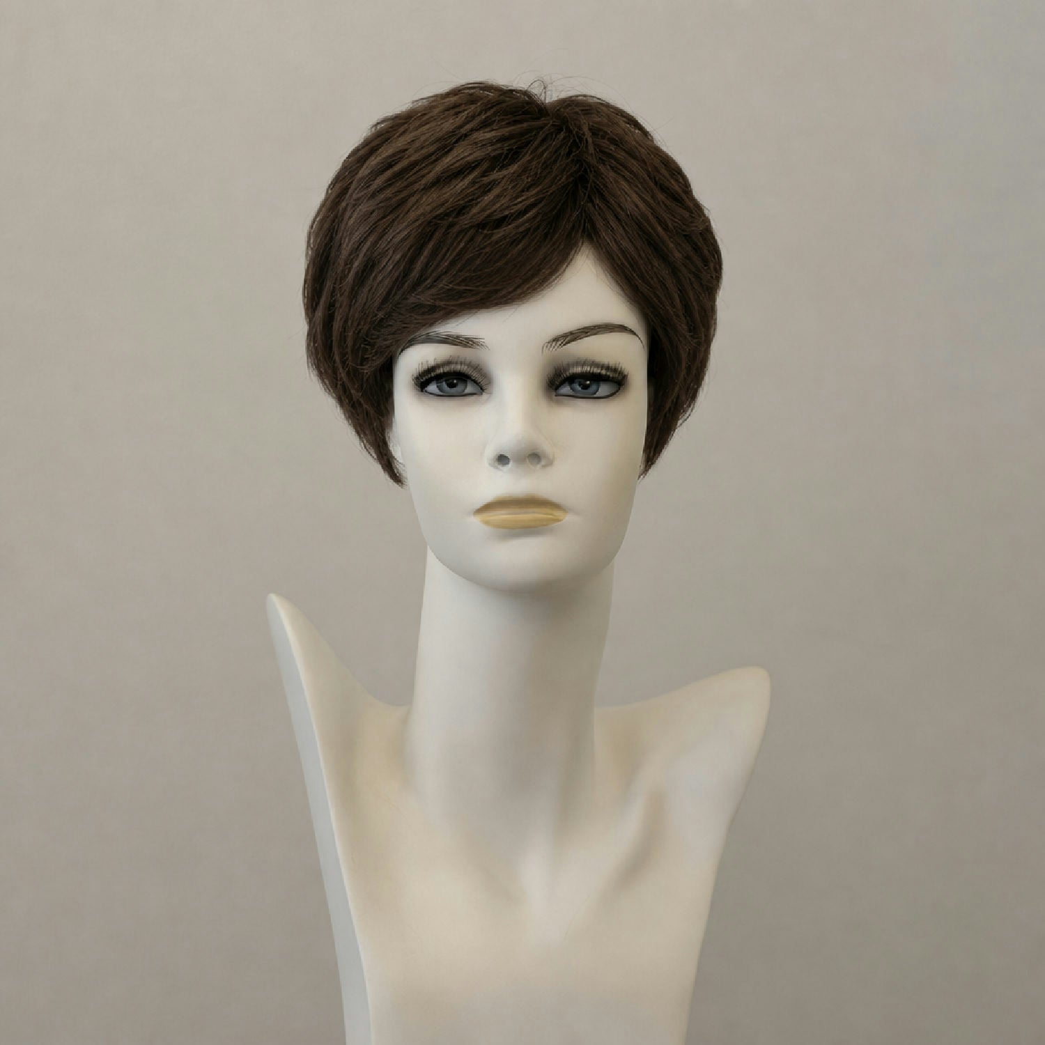Kurze, braune Perücke mit Lace Front, Modell Alexa.