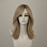 Dunkelblond gesträhnte Langhaarperücke im Lace-Front-Stil