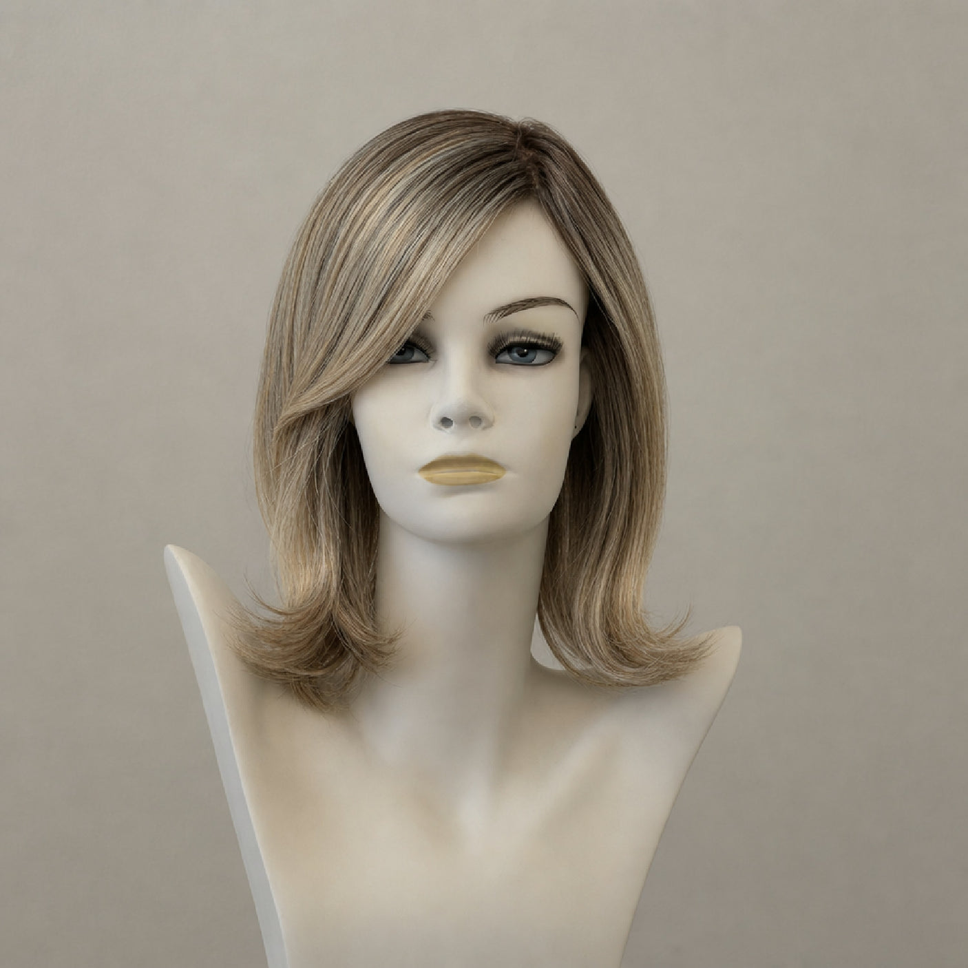 Kurze, wellige Perücke in Honigblond mit Highlights, Lace Front Stil