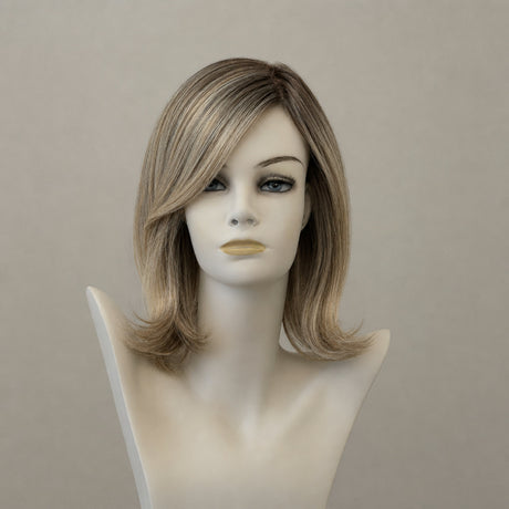Kurze, wellige Perücke in Honigblond mit Highlights, Lace Front Stil