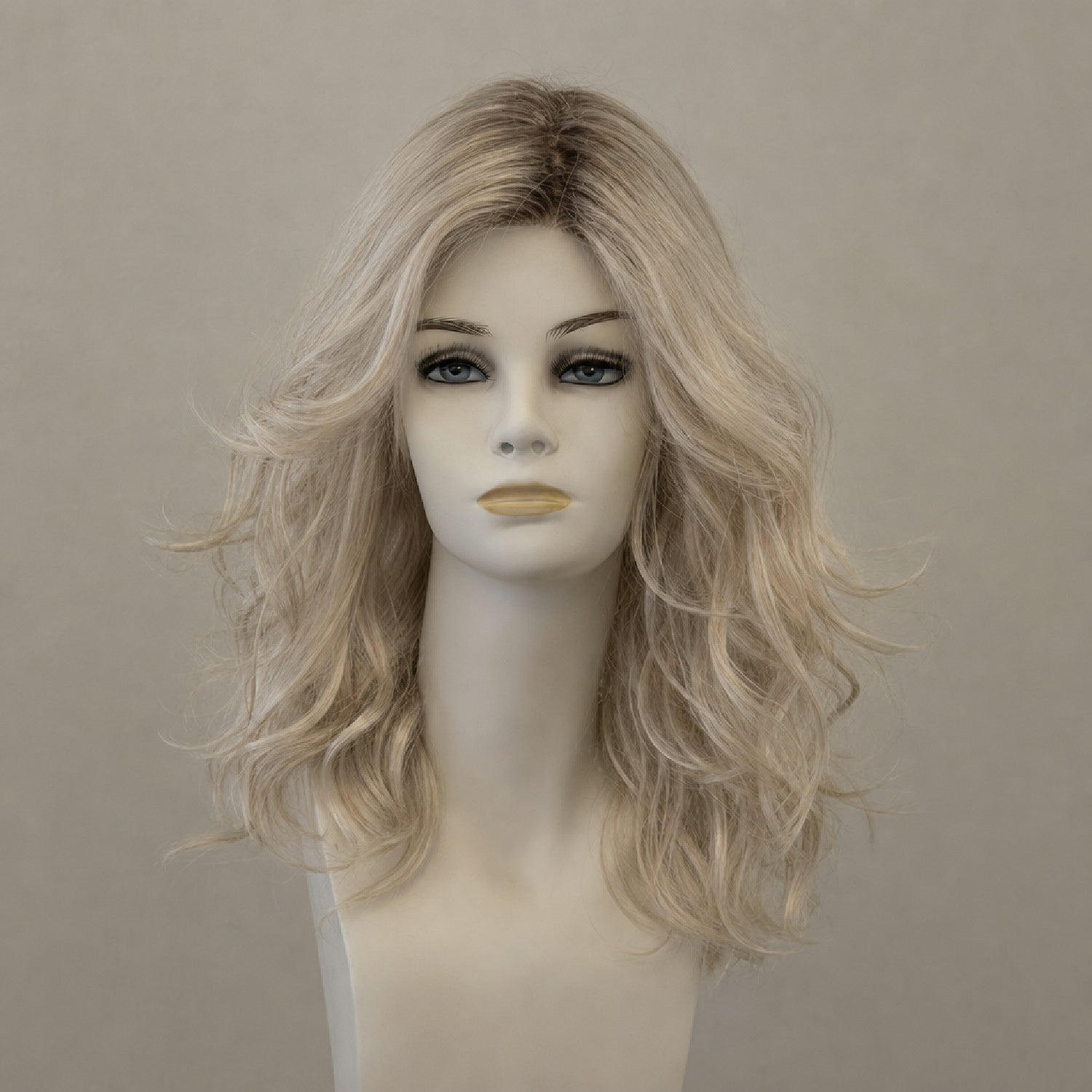 Sand blonde Perücke mit monochtem Scheitel, schulterlang, natürlich fallend