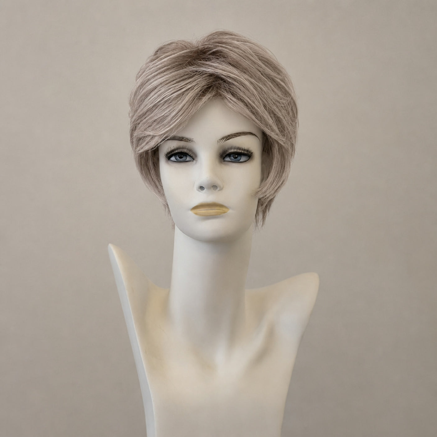 Blonde Echthaarperücke: Ashley mittellang, voluminös, Lace Front