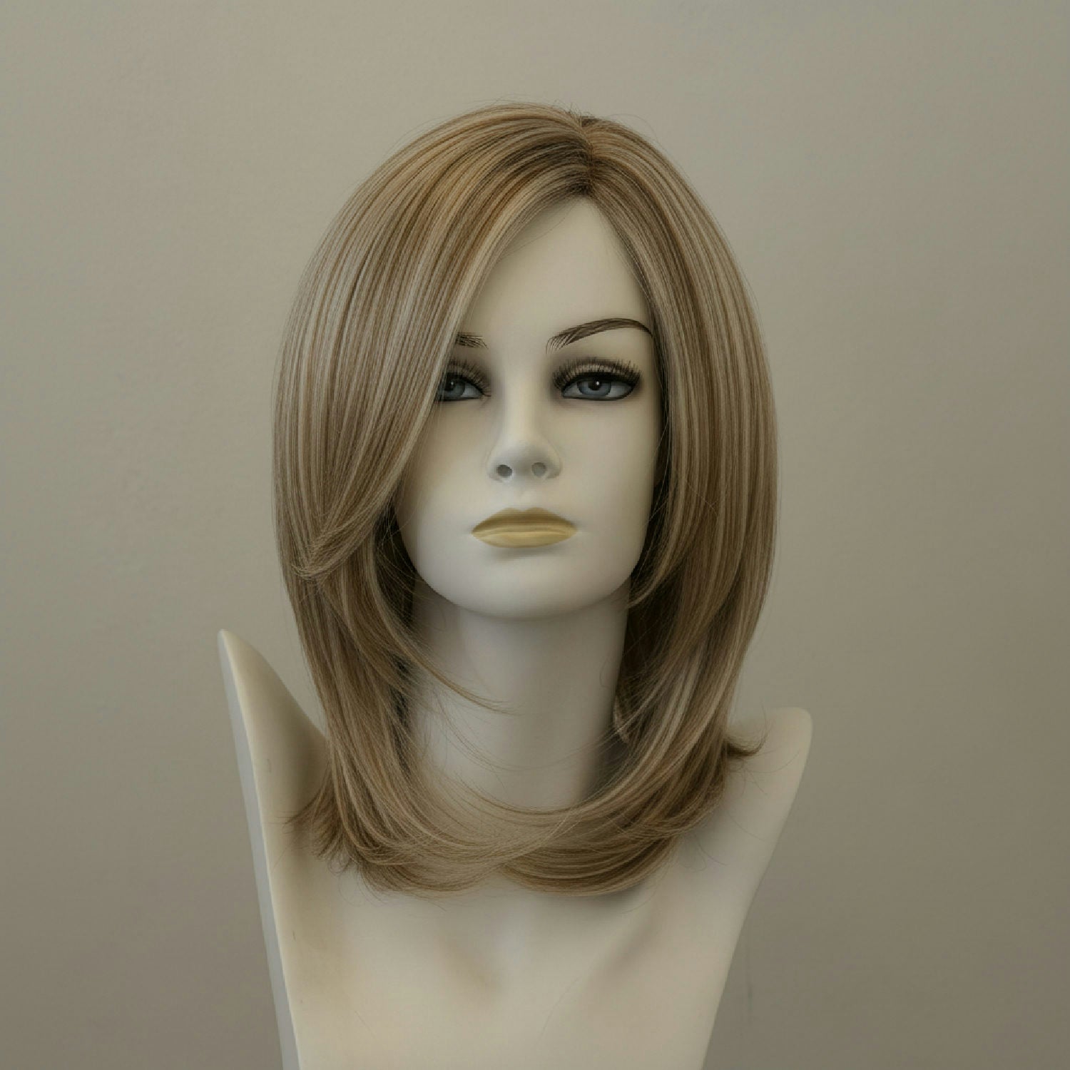 Blonde Perücke mit Spitze, mittellang, leicht gewellt