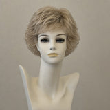 Glattes, schulterlanges Haar in hellem Sand-Mix mit Highlights