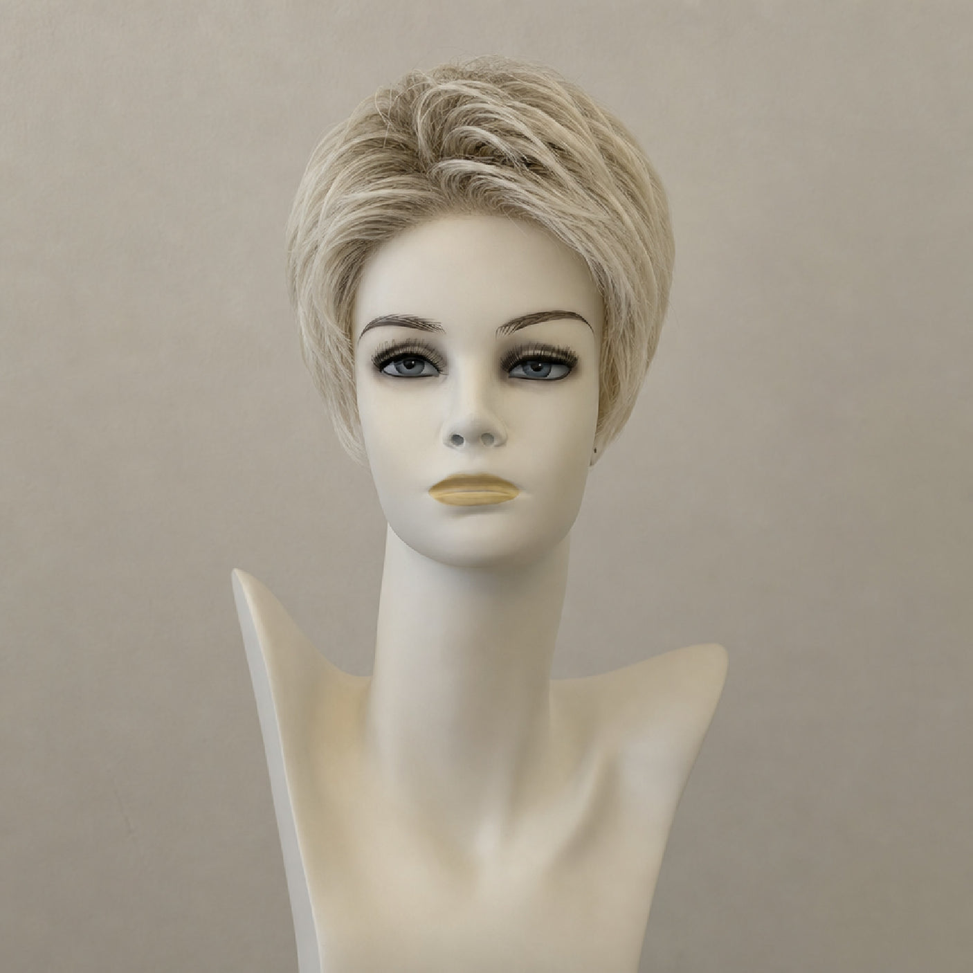 Kurze Wellenperücke in hellem Blond (60/23) von Bahama Mono Deluxe