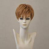 Kurze rote Perücke mit leichter Welle und dunklem Ansatz