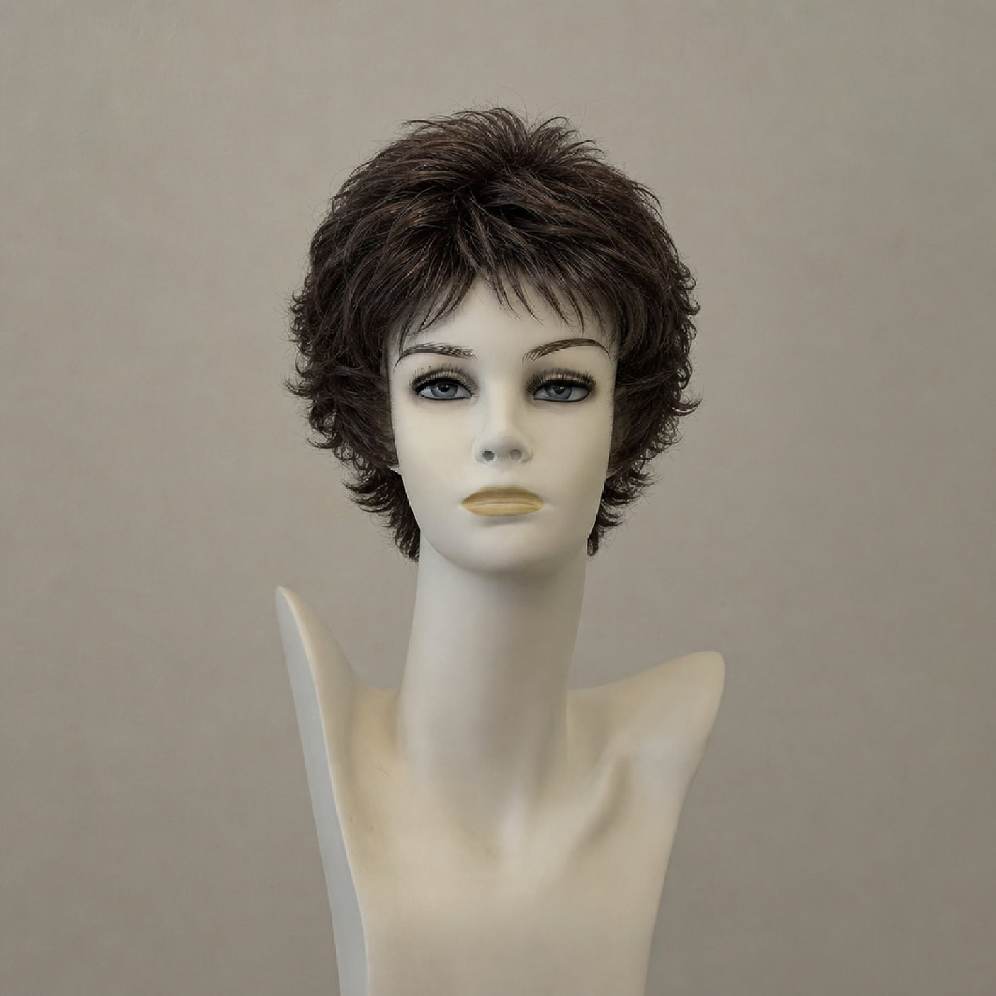 Kurze, mittellange Bob-Perücke in Braun mit Highlights