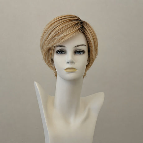 Kurze, gerade Perücke mit Seitenscheitel, Honigblond mit helleren Strähnen