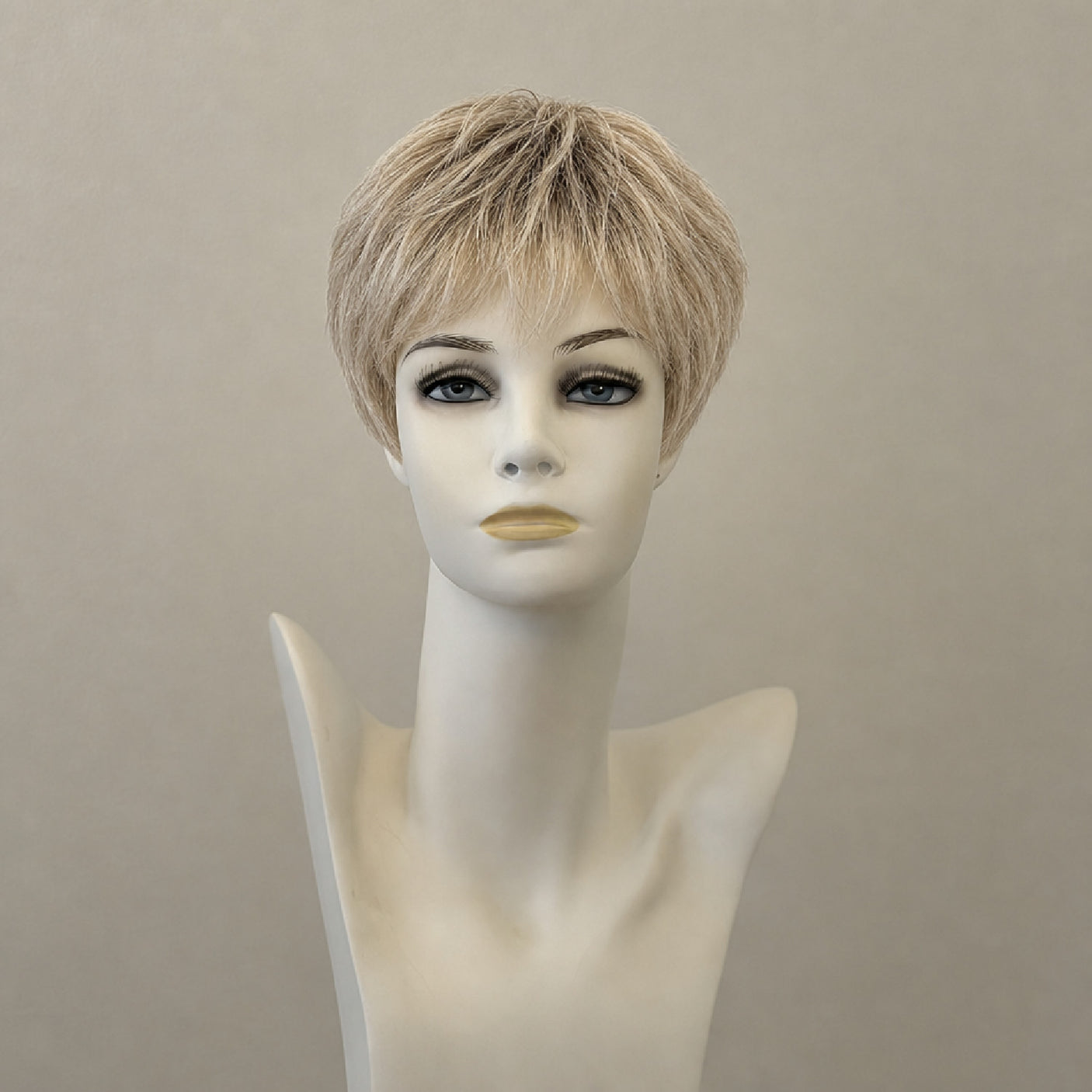 Kurze blonde Perücke mit Wurzeln im Bob-Stil