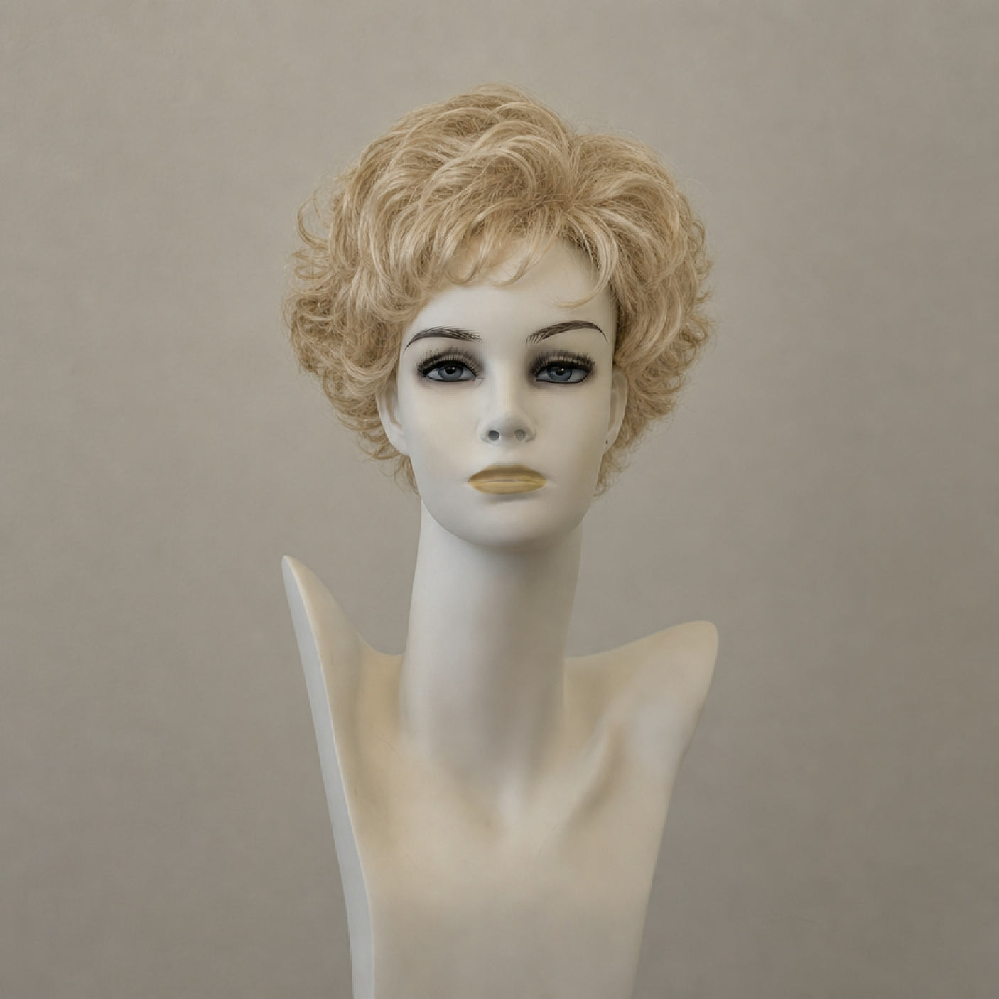 Kurze blonde Perücke Carla Soft, Swedish-Mix