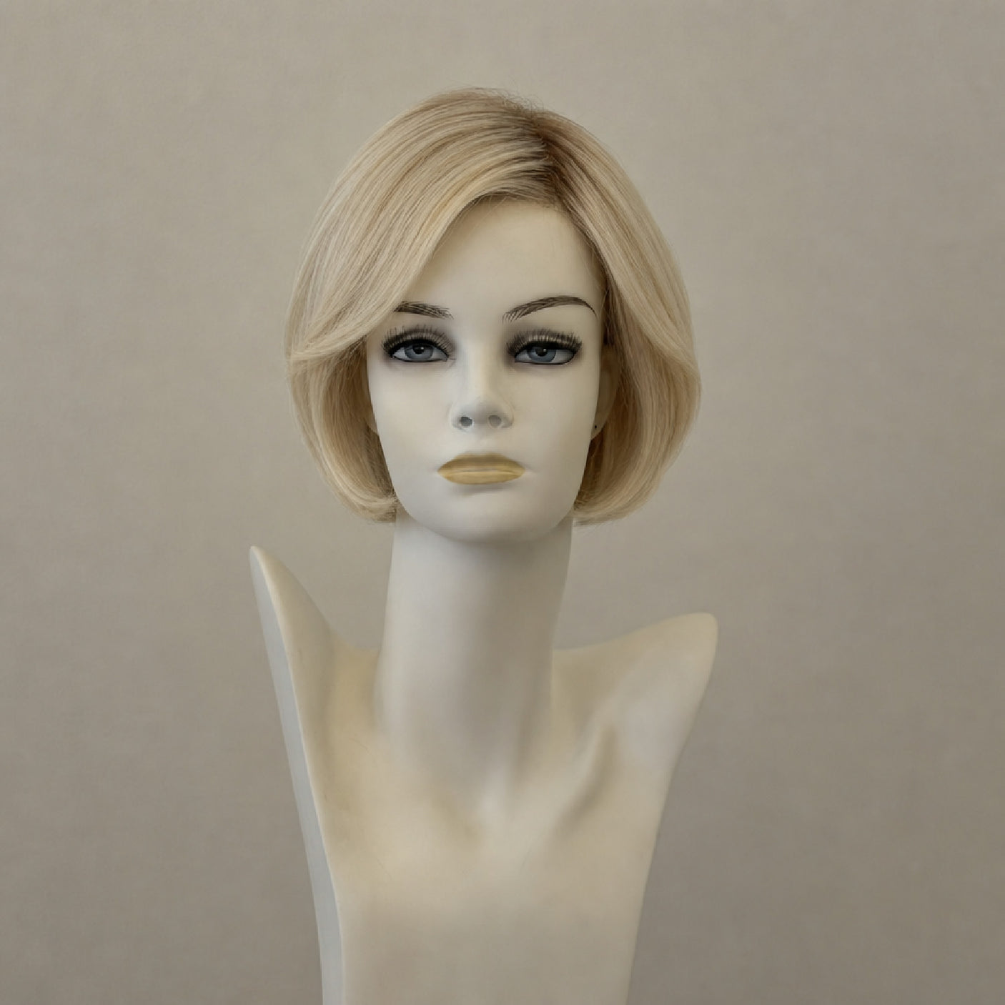 Kurze Bob-Perücke, dunkelbraun mit Highlights