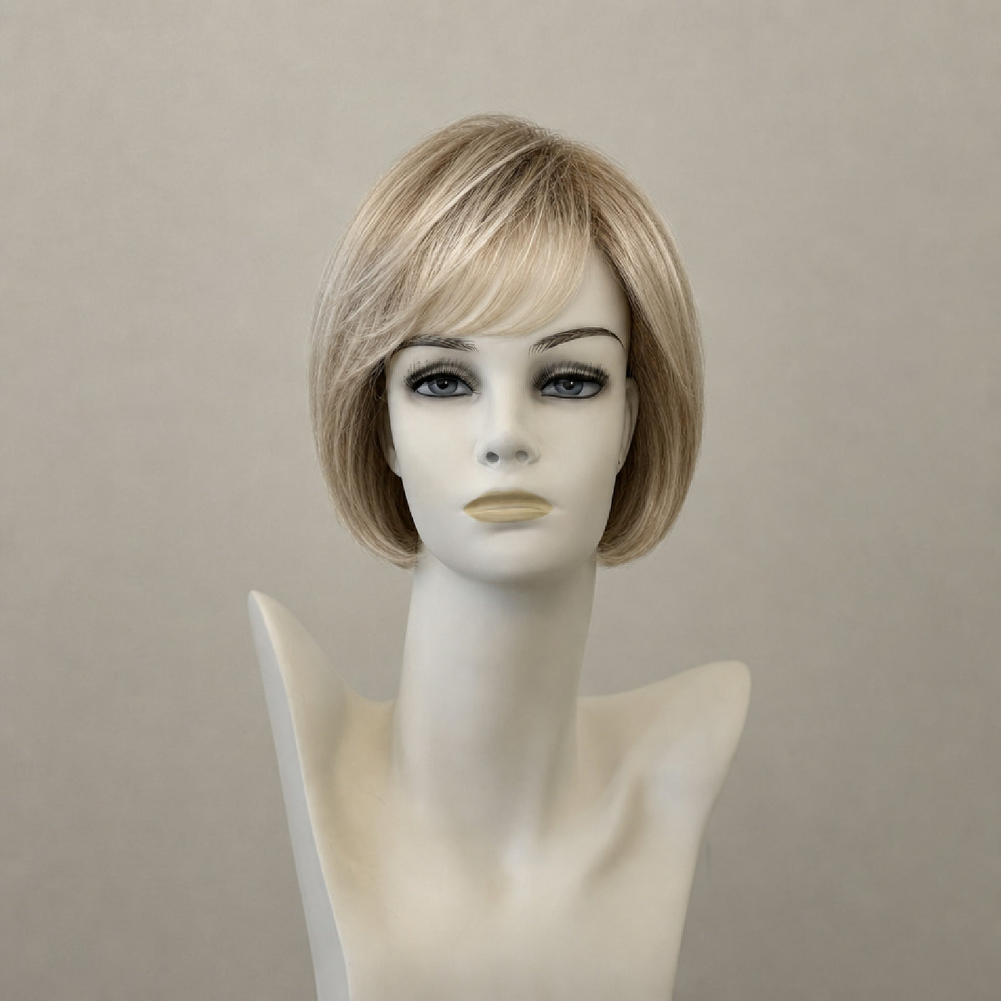 Lange, gewellte Perücke in Dunkelbraun, mit Monofilament und Lacefront