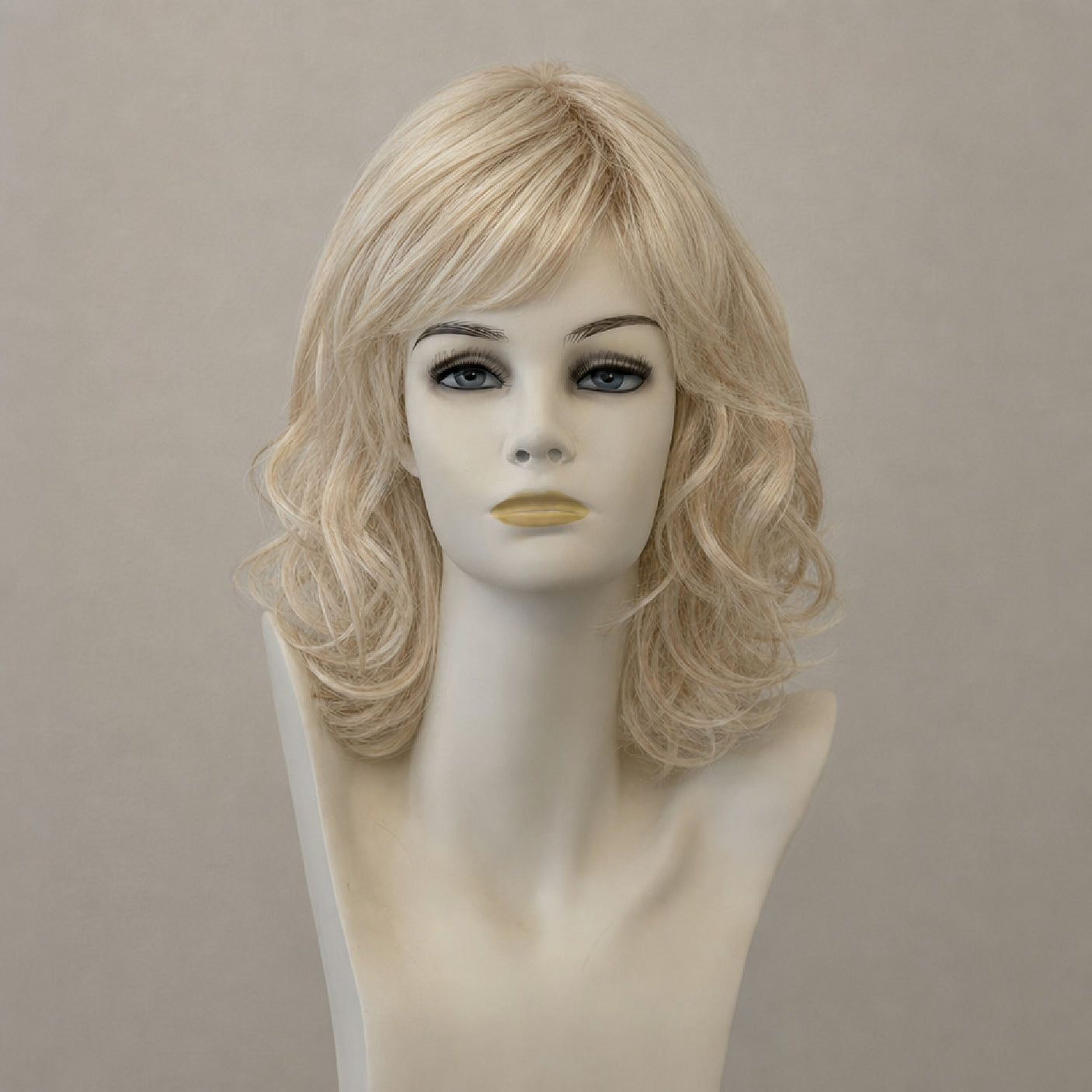 Perücke Celebrity Mono Lace 14/88: Mittellange blonde Strähnenperücke mit Lacefront