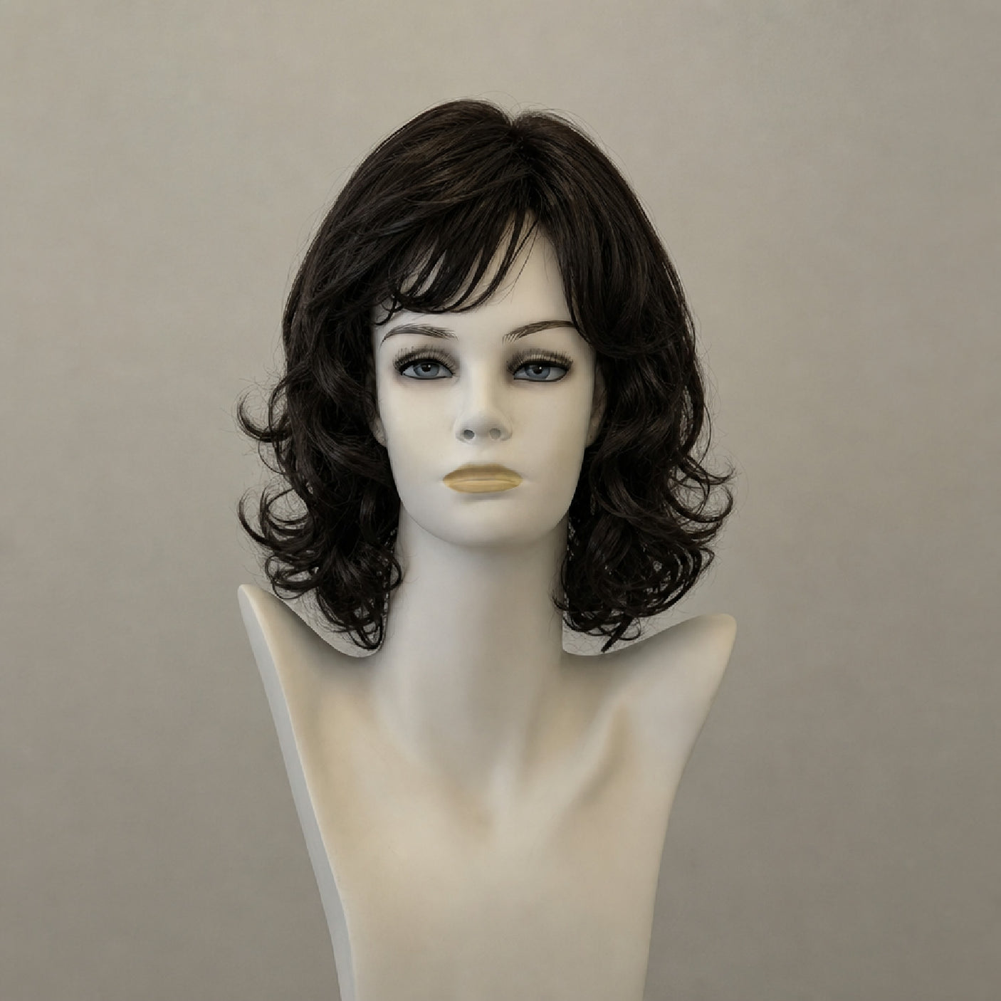 Schwarze Perücke Celebrity Mono Lace mittellang, natürlich und elegant