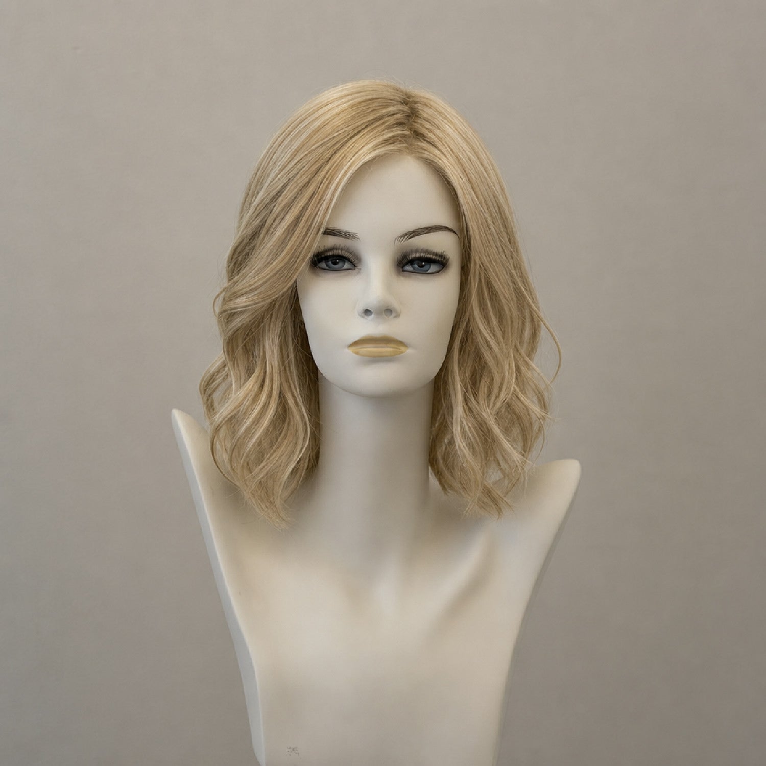 Chiara SF Perücke, schulterlang, in Nordic-Ash-Blond