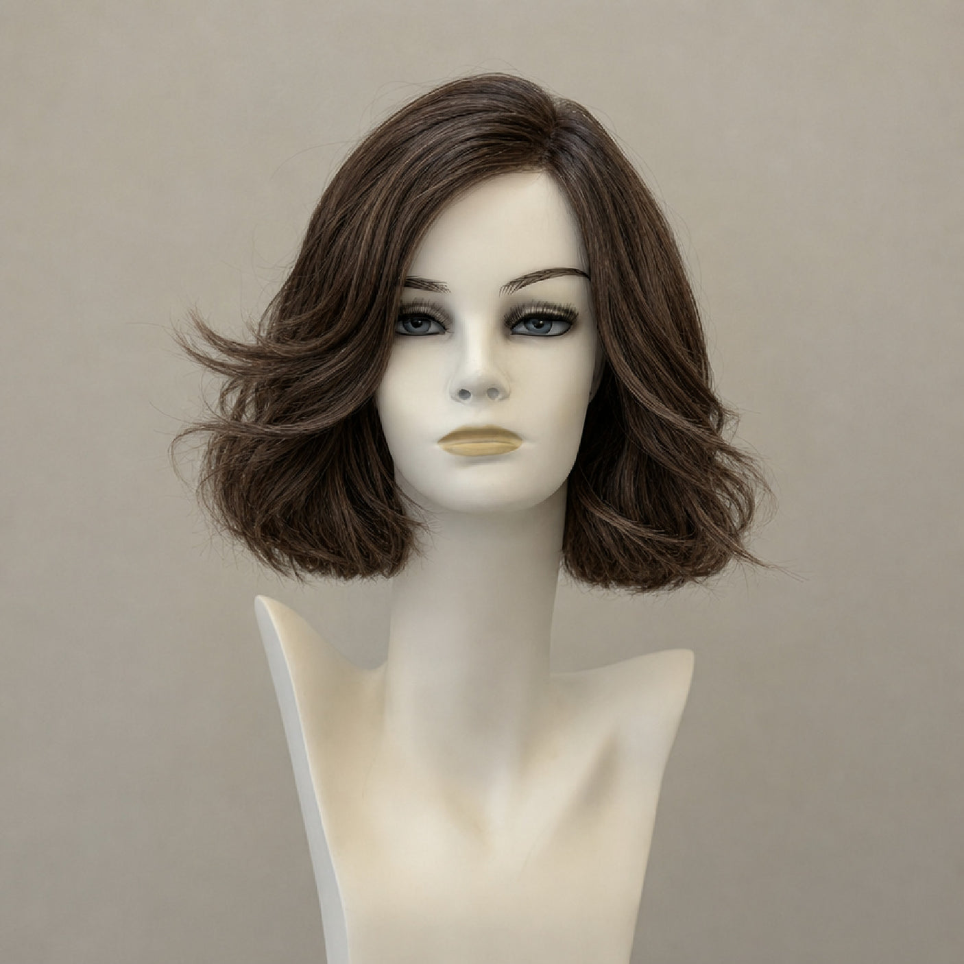 Perücke Chloe Langhaarmix 4/6 dunkelblond</html>
