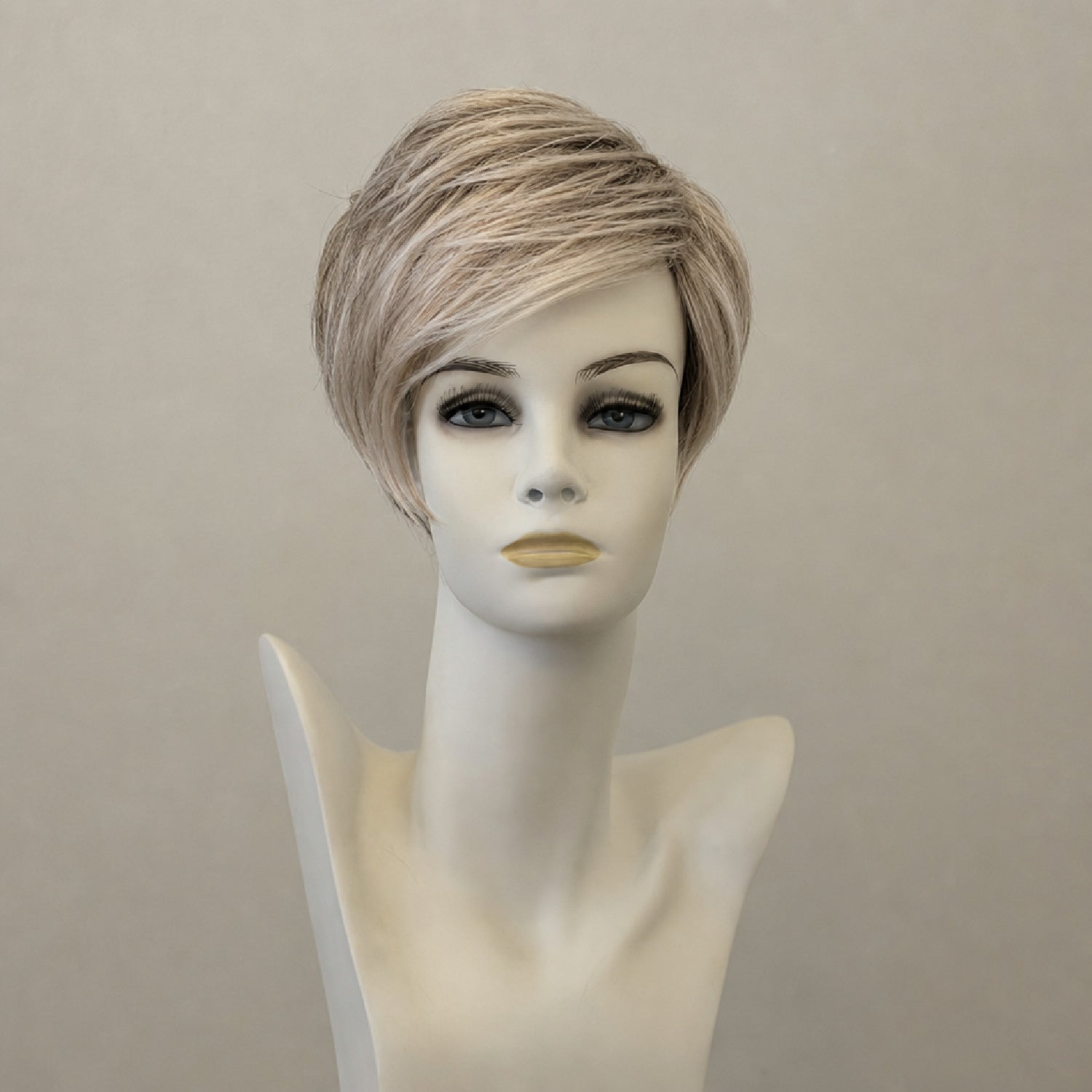 Dunkelblondes Lace-Front-Perücken-Haarteil im Soft-Stil