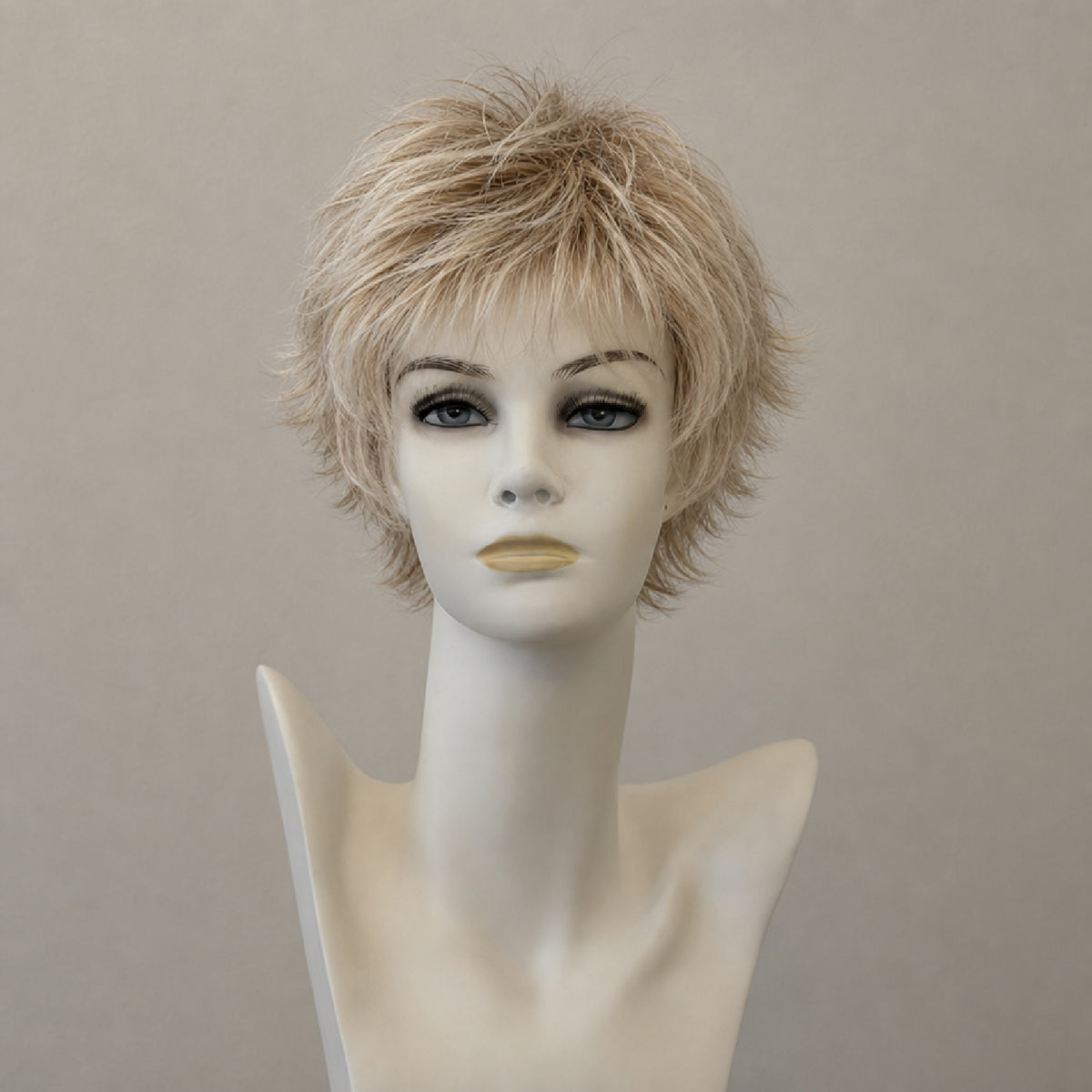 Champagnerbraune Perücke im Bob-Schnitt, seidig und glänzend für einen natürlichen Look.