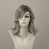 Kurze Perücke Como Mono Lace, Salt & Pepper, mittellange Locken