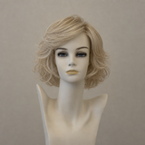 Cosmo Brigitte Mono Lace in Braun mit schulterlangem, gewelltem Haar