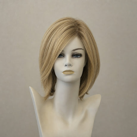 Kurze blonde Perücke mit leichtem Wellenschwung und dezenter Balayage