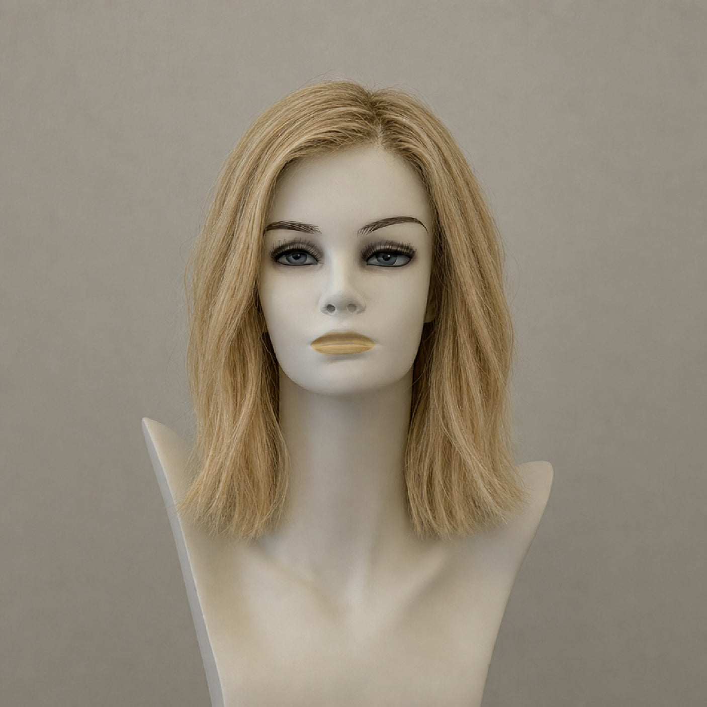 Lange honigblonde Perücke im natürlichen Look