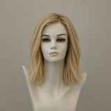 Lange honigblonde Perücke im natürlichen Look