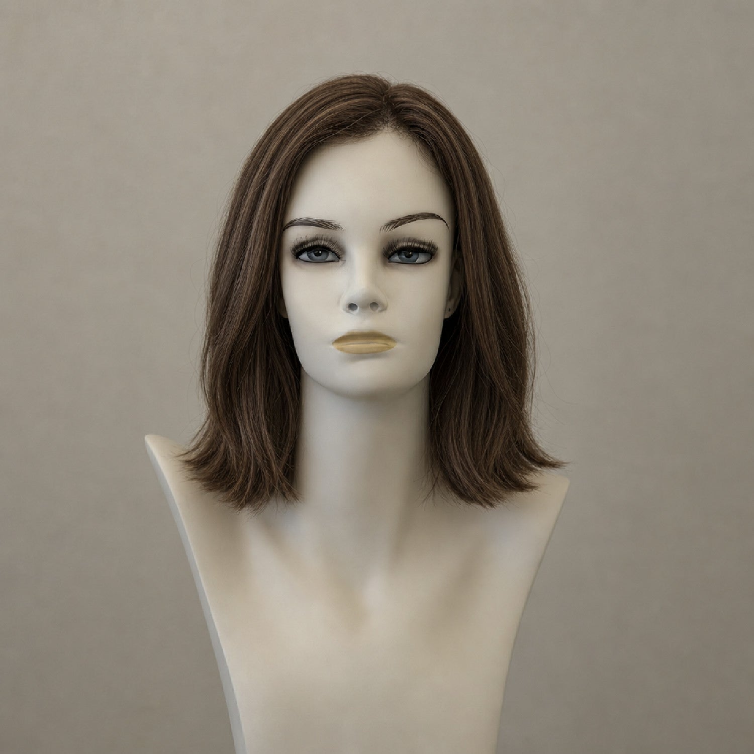 Lange Mocca-Perücke mit glattem Haar und elegantem Fall