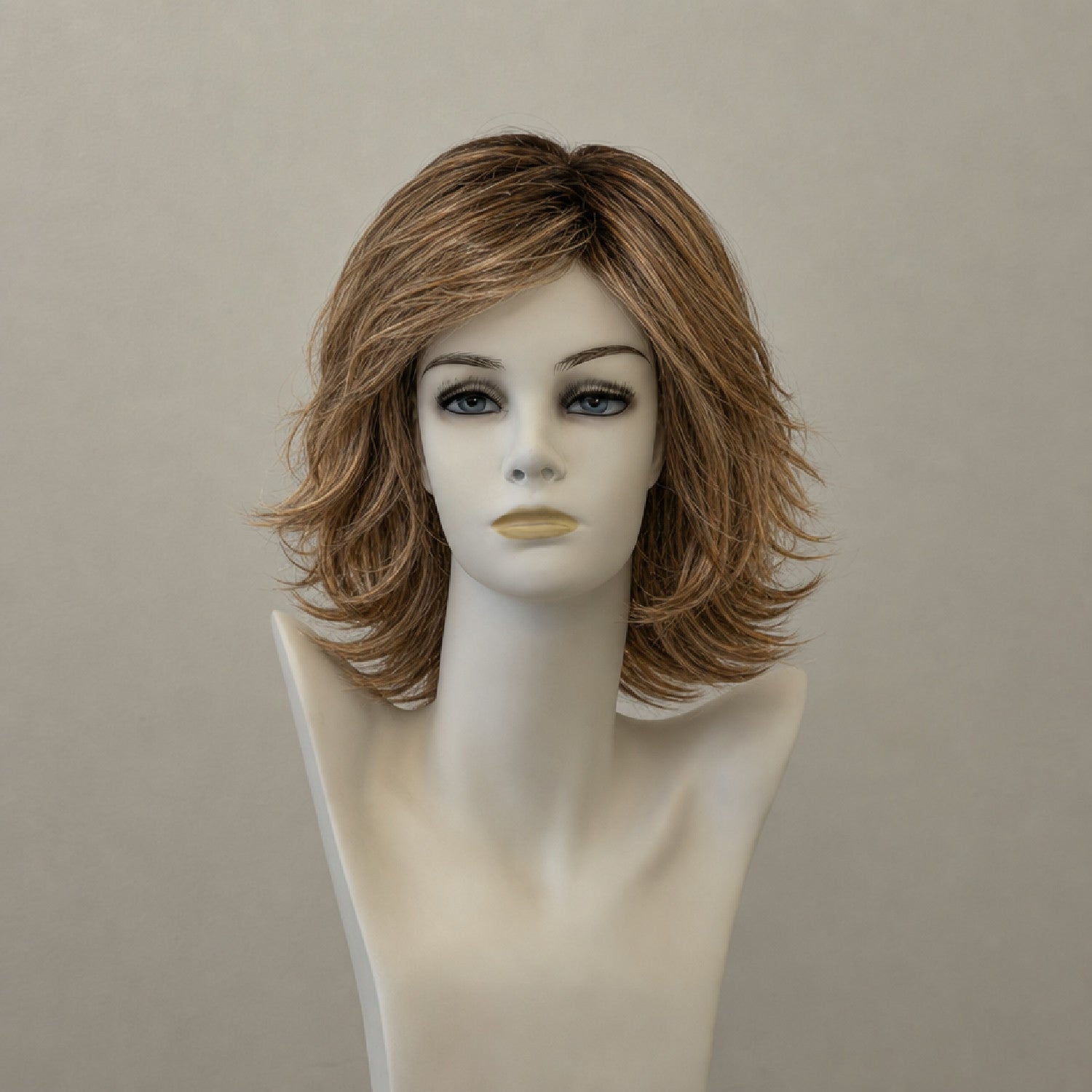 Schulterlange, braune Perücke im Bob-Stil mit Highlights