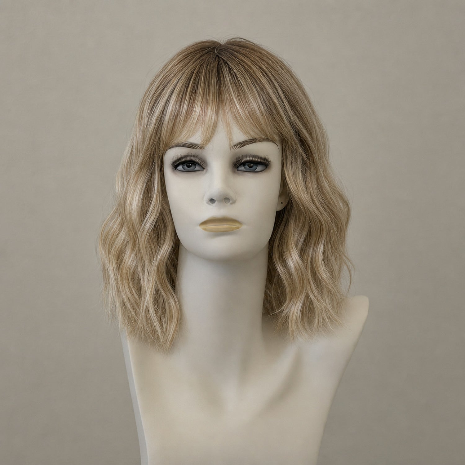 Kurze Page-Perücke in Chocolate/Cream-Balayage-Optik