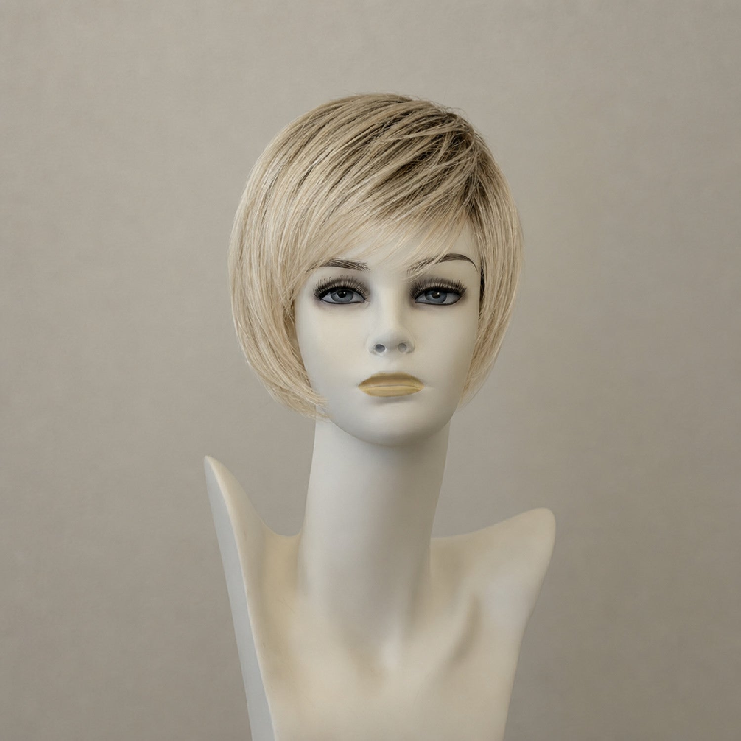 Caramel Rooted Page Hair 3: Kurze, moderne Perücke mit Wurzelansatz in Karamellbraun