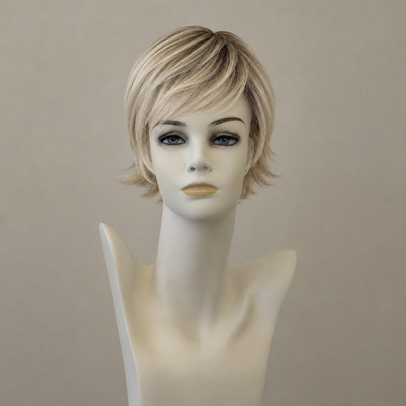 Kurze Sandblonde Perücke im Page-Stil mit Wurzelung