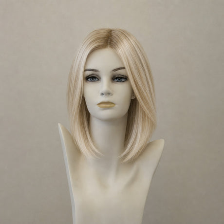 Page Hair 3: Schwedisch-blondes Pagen-Haar mit dunklem Ansatz