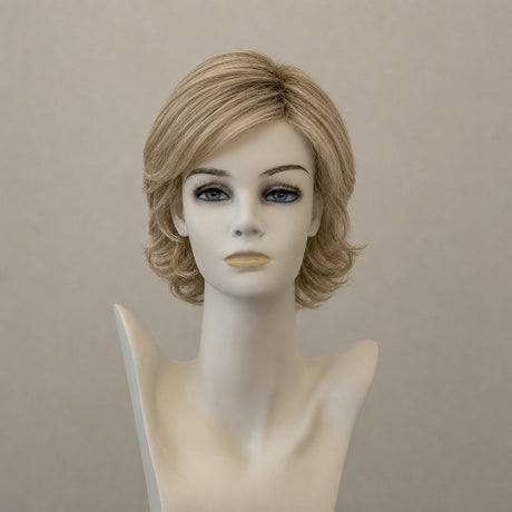 Kurze blonde Perücke mit Ansatz in Vanilla-Mix-Root